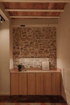 Pau Suites. Espacio almacenaje. Proyecto de interiorismo y decoración de Blanco Pimienta 