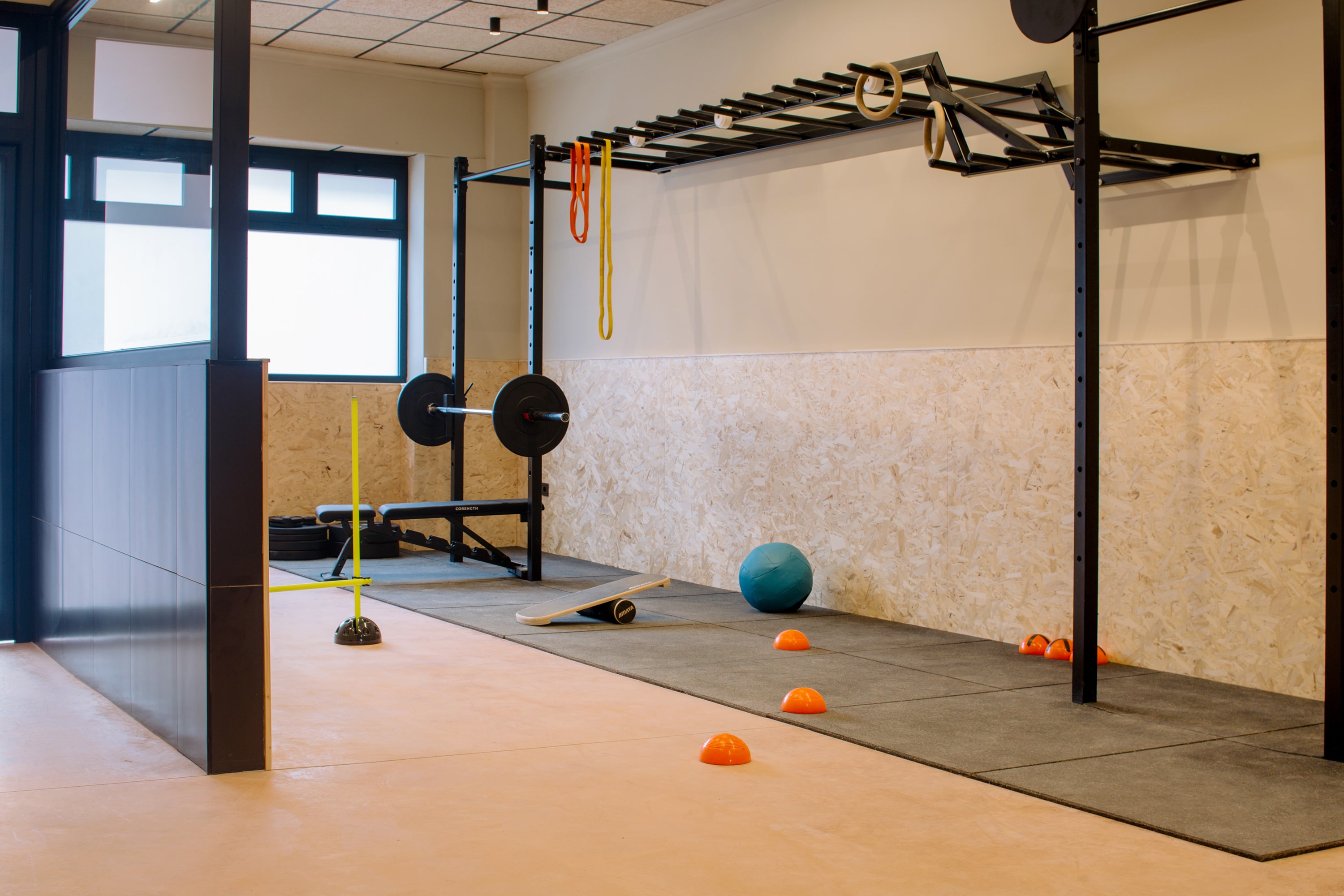 EVO Entrenament Recreatiu. Vista del espacio. Interiorismo y decoración de Blanco Pimienta. 