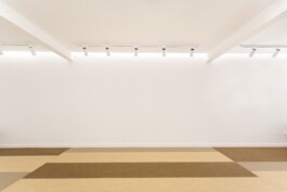 Sala Kilómetro Lanzado. Vista de la sala vacía. Interiorismo y decoración de Blanco Pimienta 