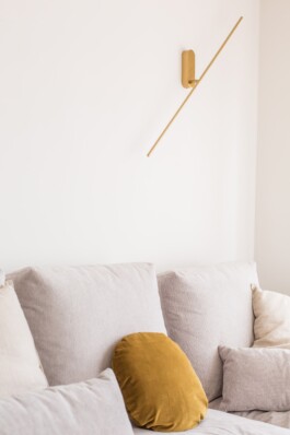 Proyecto Paz. Detalle apliques sobre sofá. Interiorismo y decoración de Blanco Pimienta. 