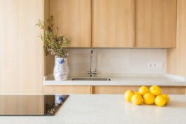 Proyecto Paz. Vista detalle de la cocina. Interiorismo y decoración de Blanco Pimienta. 